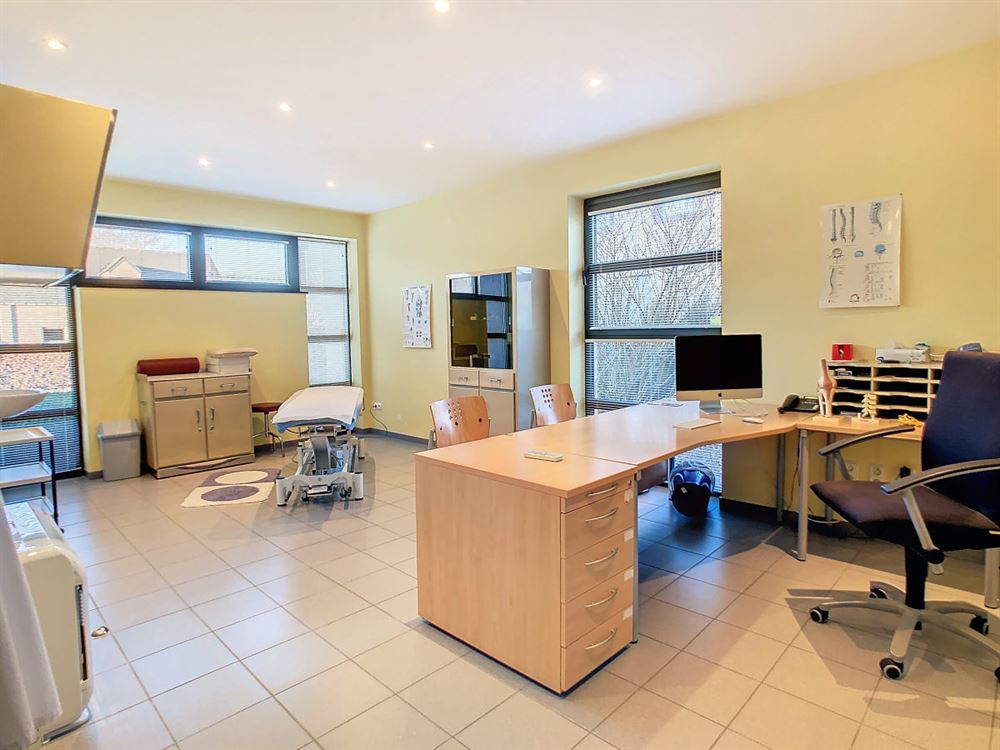 CABINET MEDICAL AVEC SECRETARIAT ET SALLE D'ATTENT