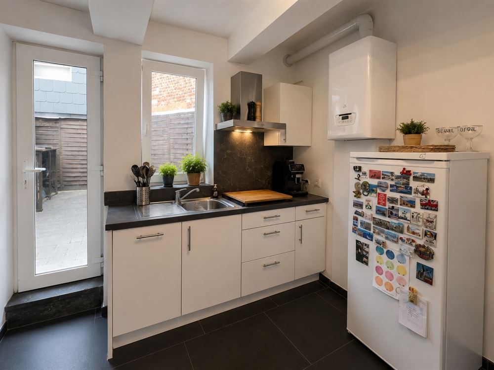 JOLIE MAISON ENTIEREMENT RENOVEE AVEC COUR DE 18 M