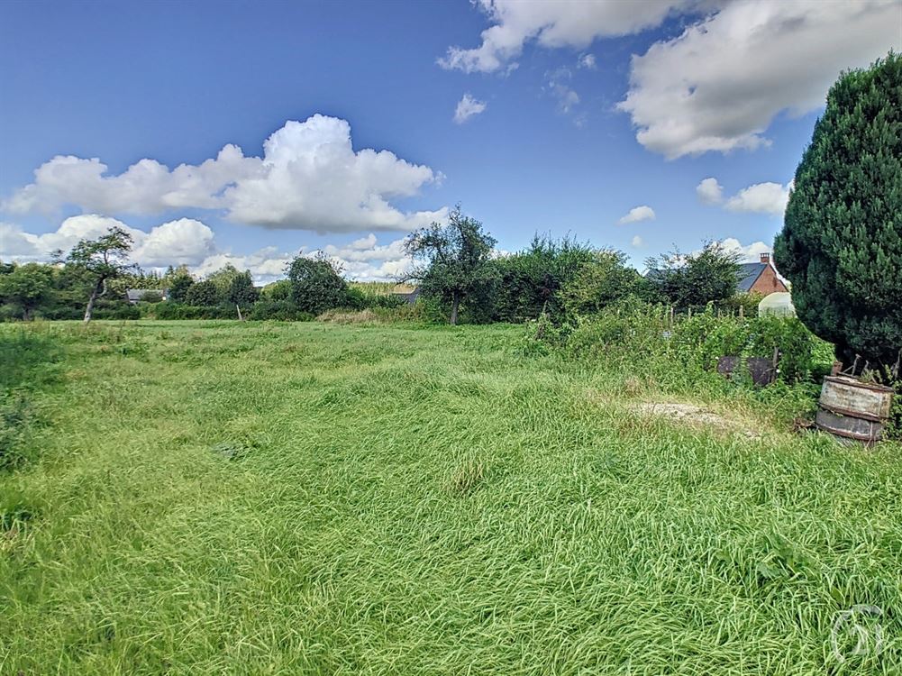 Ferme avec dépendances et terrain à rénover
