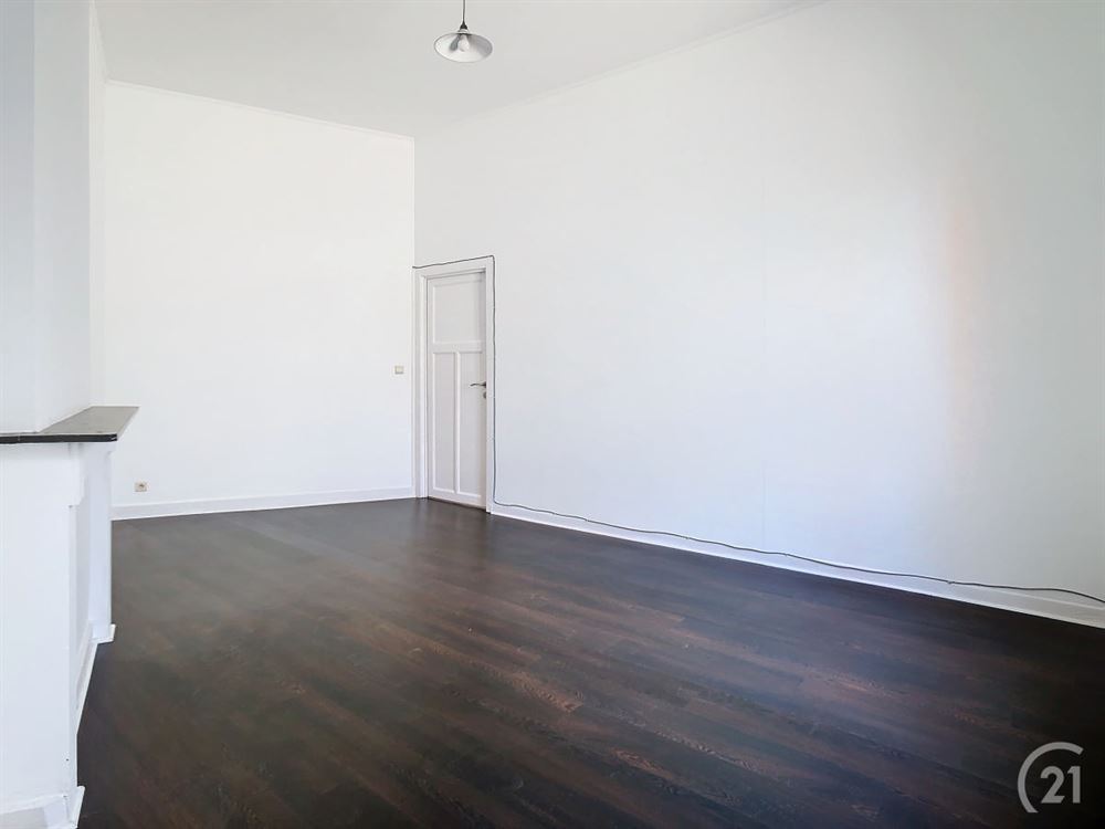 MAISON DE COMMERCE + APPARTEMENT IDEALEMENT SITUEE
