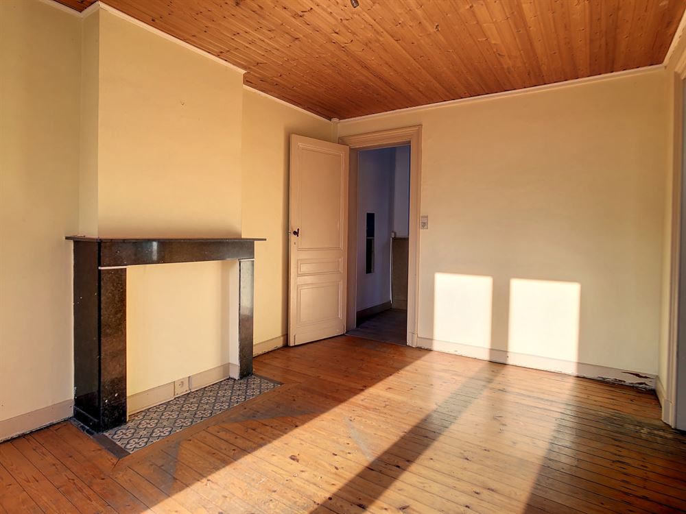 BELLE MAISON DE MAITRE SUR 3 NIVEAUX AVEC COUR