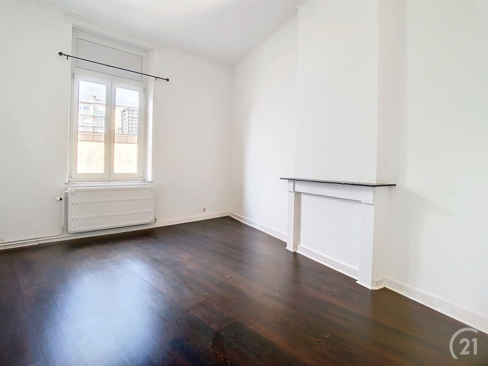MAISON DE COMMERCE + APPARTEMENT IDEALEMENT SITUEE