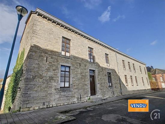 IDEAL INVESTISSEURS : Maison unifamiliale de 591m² avec garages au sous-sol