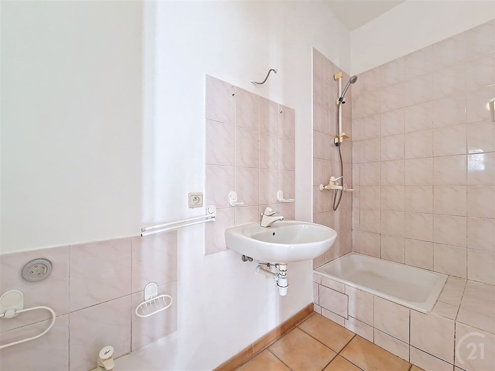MAISON - 2 CHAMBRES - 2 SDB - GRENIER AMENAGEABLE