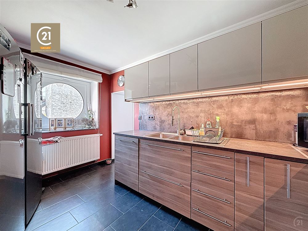 SUPERBE MAISON EN PIERRES DU PAYS + 166M² AMÉNAGEABLES