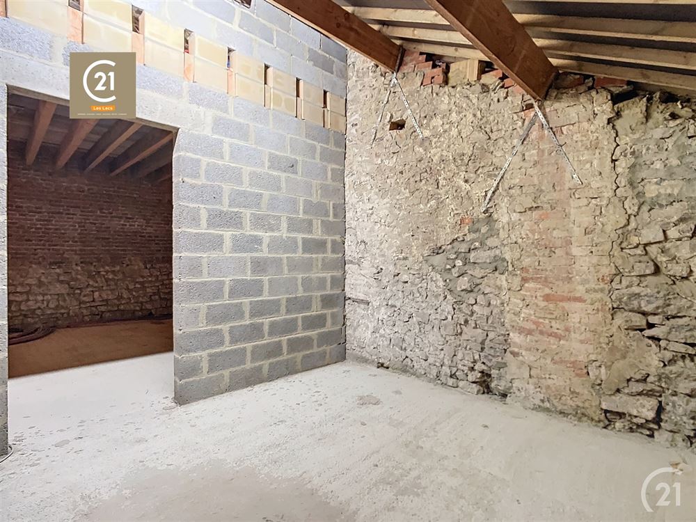 SUPERBE MAISON EN PIERRES DU PAYS + 166M² AMÉNAGEABLES