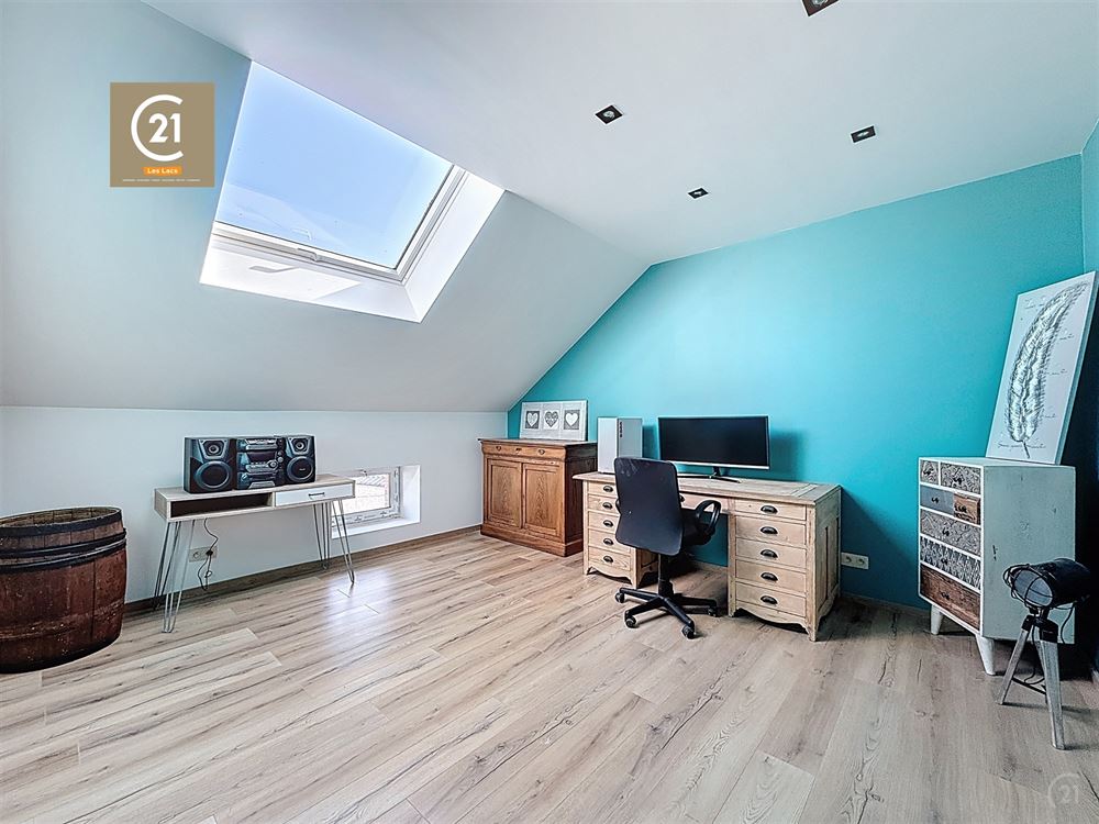 SUPERBE MAISON EN PIERRES DU PAYS + 166M² AMÉNAGEABLES