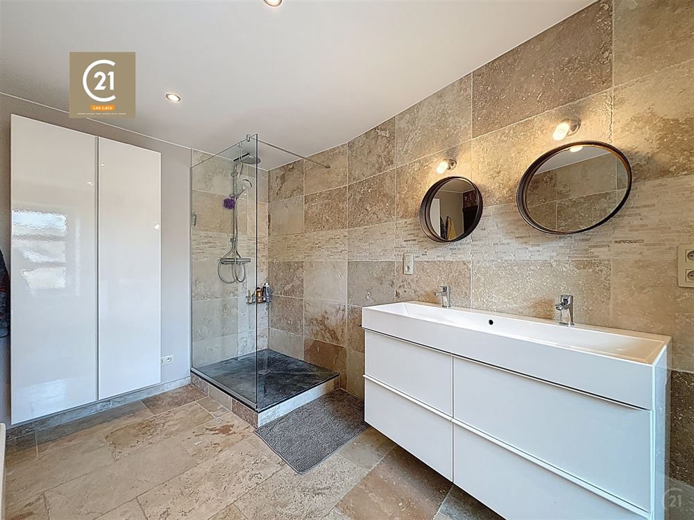 SUPERBE MAISON EN PIERRES DU PAYS + 166M² AMÉNAGEABLES