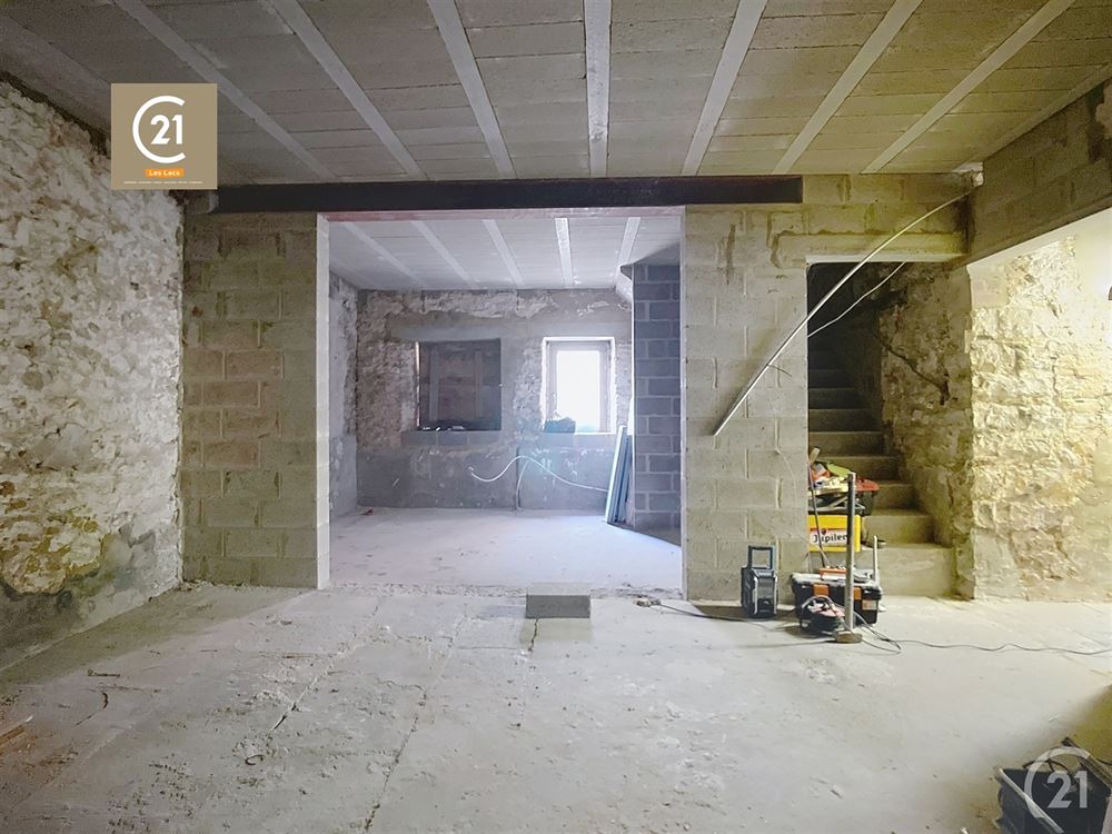 SUPERBE MAISON EN PIERRES DU PAYS + 166M² AMÉNAGEABLES