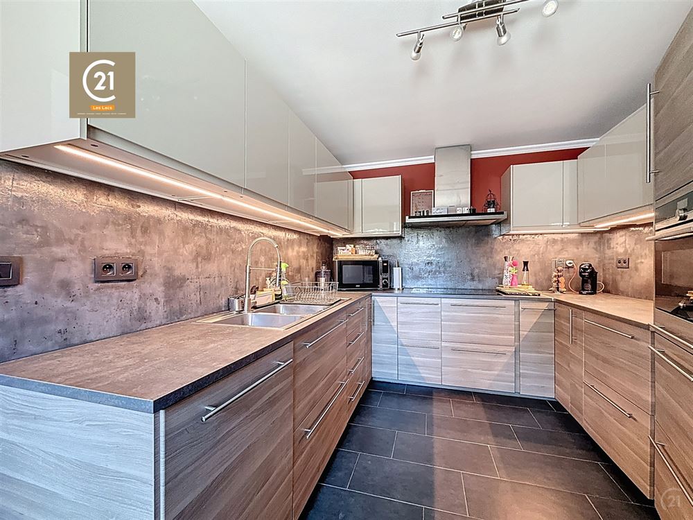 SUPERBE MAISON EN PIERRES DU PAYS + 166M² AMÉNAGEABLES