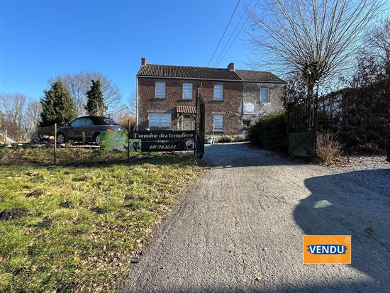 Propriété équestre, villa 4 façades, 21 box à chevaux et terrain à bâtir