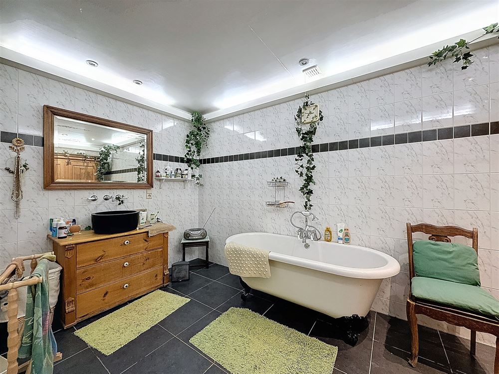 MAISON - 6 CHAMBRES - JARDIN