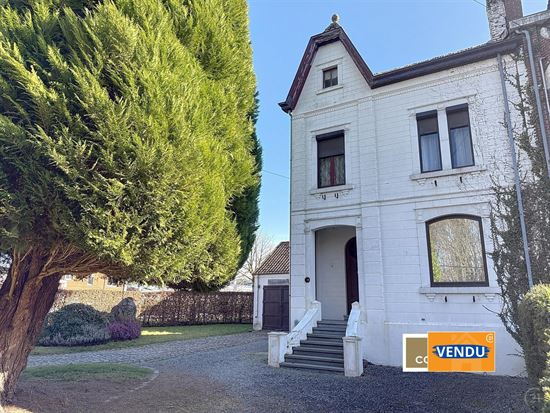 JOLIE MAISON DE MAÎTRE À RAFRAÎCHIR PROCHE DU CENTRE DE CHIMAY 