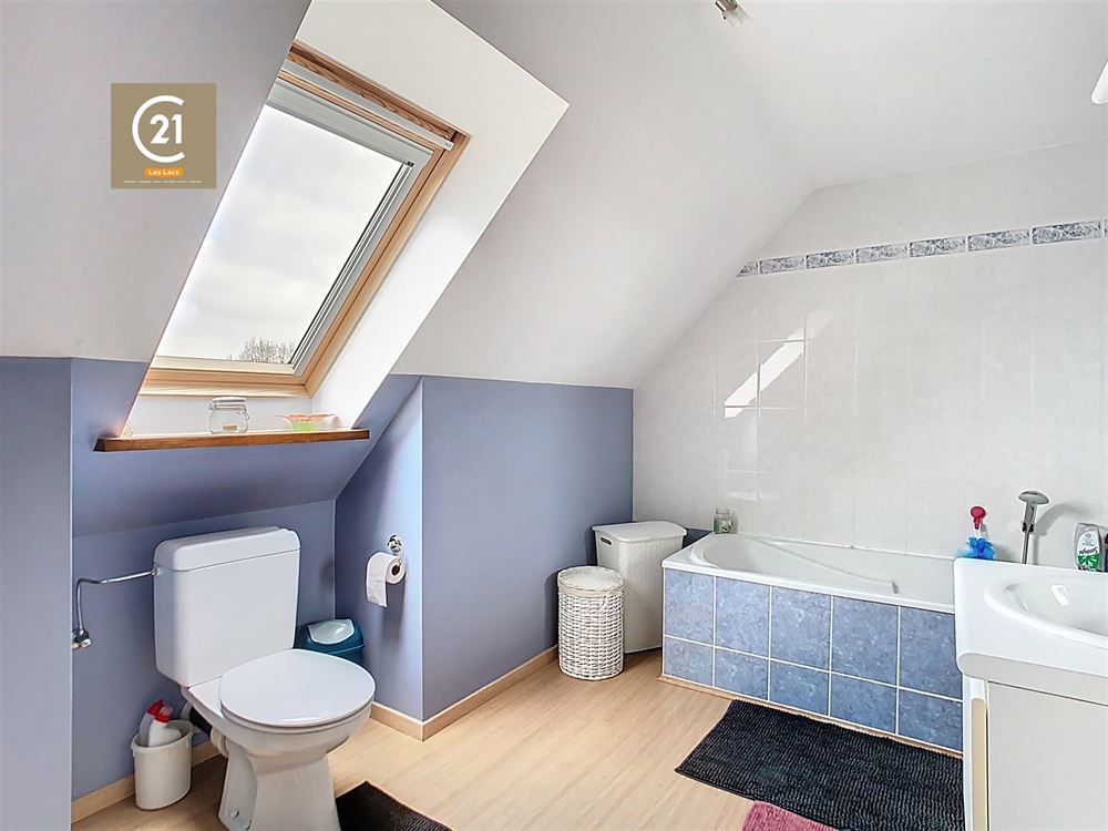 Belle Villa offrant 2 chambres, garage et jardin