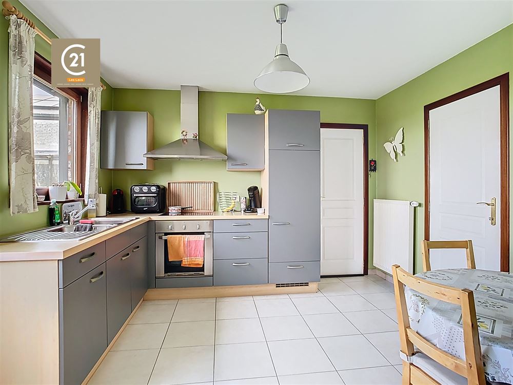 Belle Villa offrant 2 chambres, garage et jardin