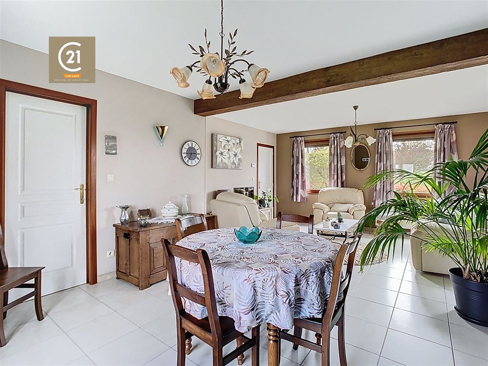 Belle Villa offrant 2 chambres, garage et jardin