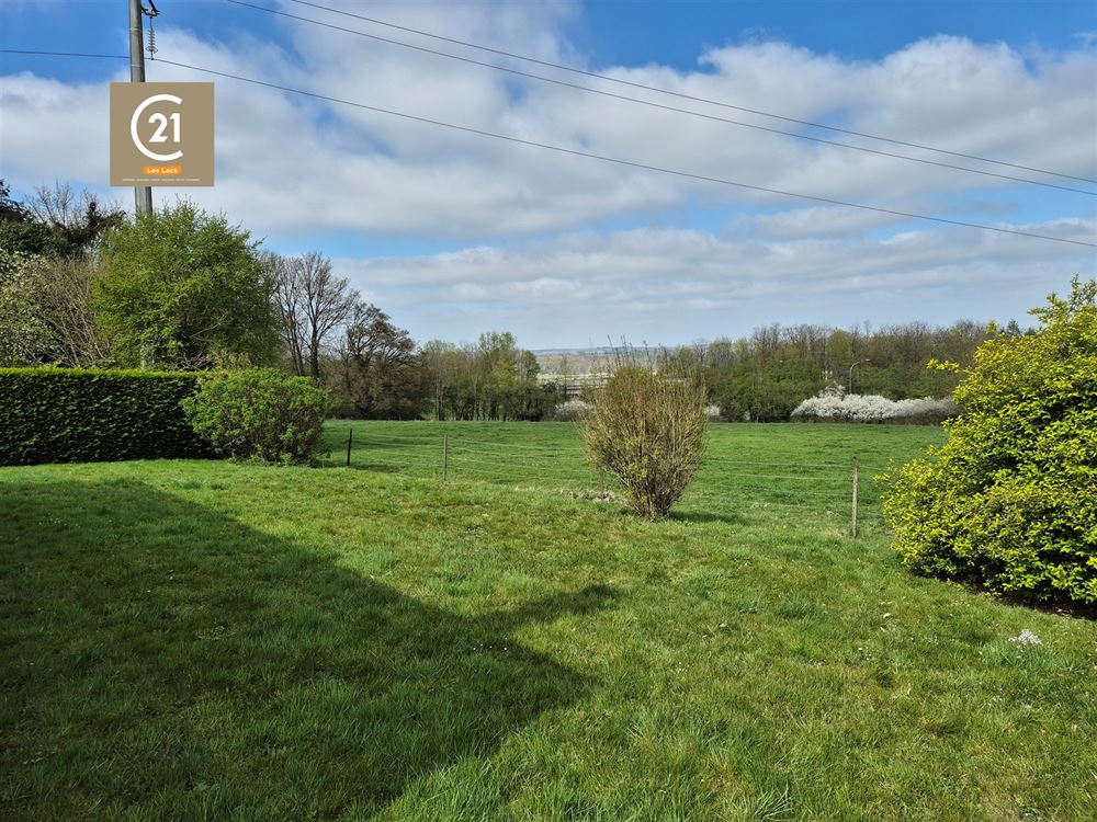 Belle Villa offrant 2 chambres, garage et jardin