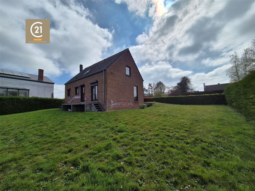 Belle Villa offrant 2 chambres, garage et jardin