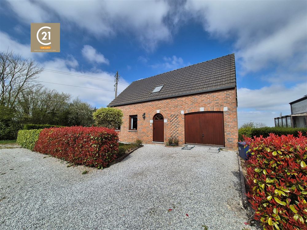 Belle Villa offrant 2 chambres, garage et jardin