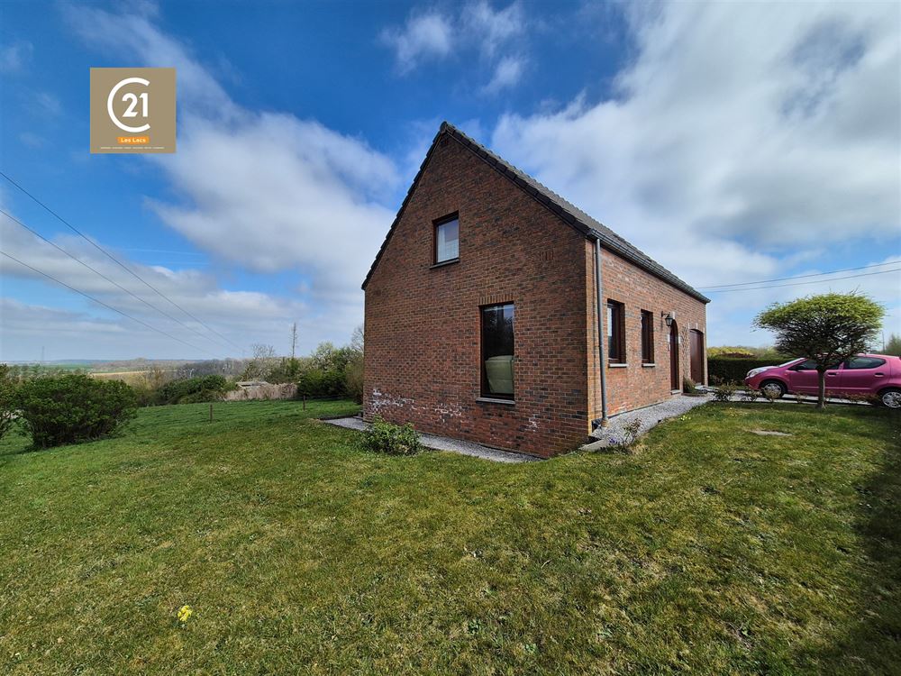 Belle Villa offrant 2 chambres, garage et jardin