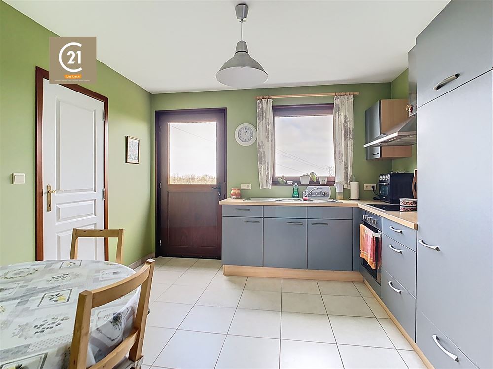 Belle Villa offrant 2 chambres, garage et jardin