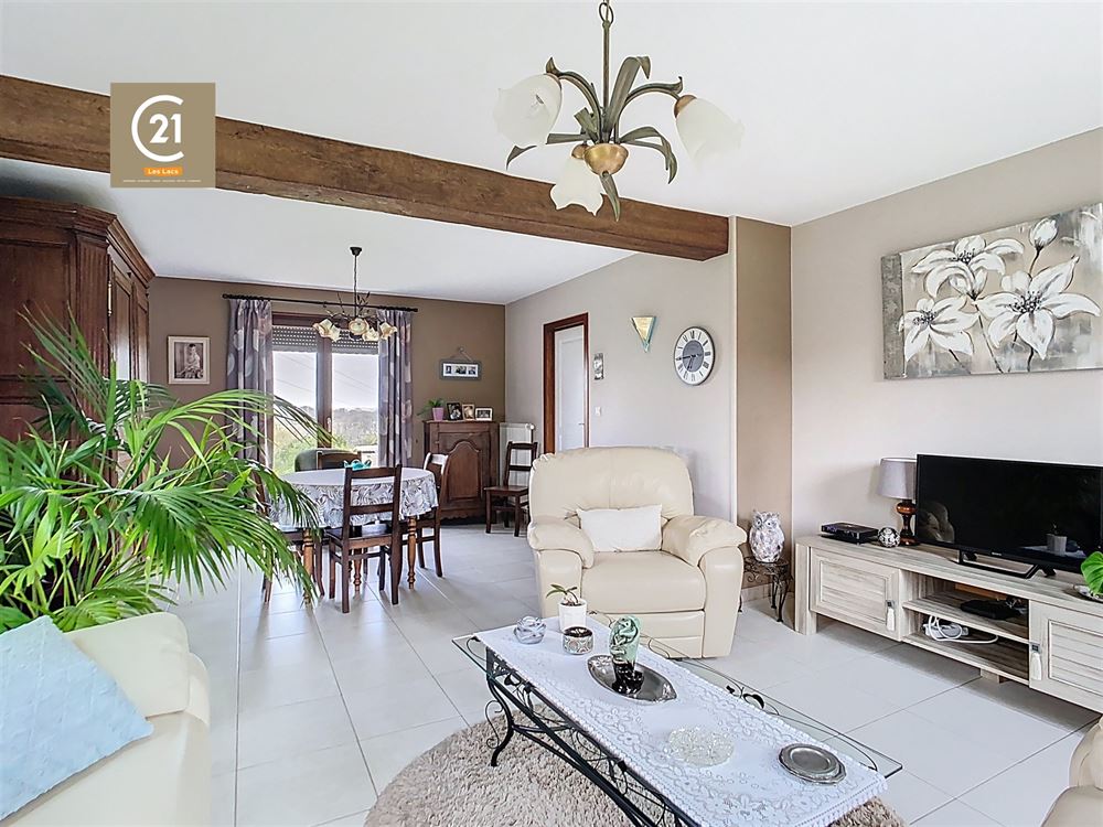 Belle Villa offrant 2 chambres, garage et jardin