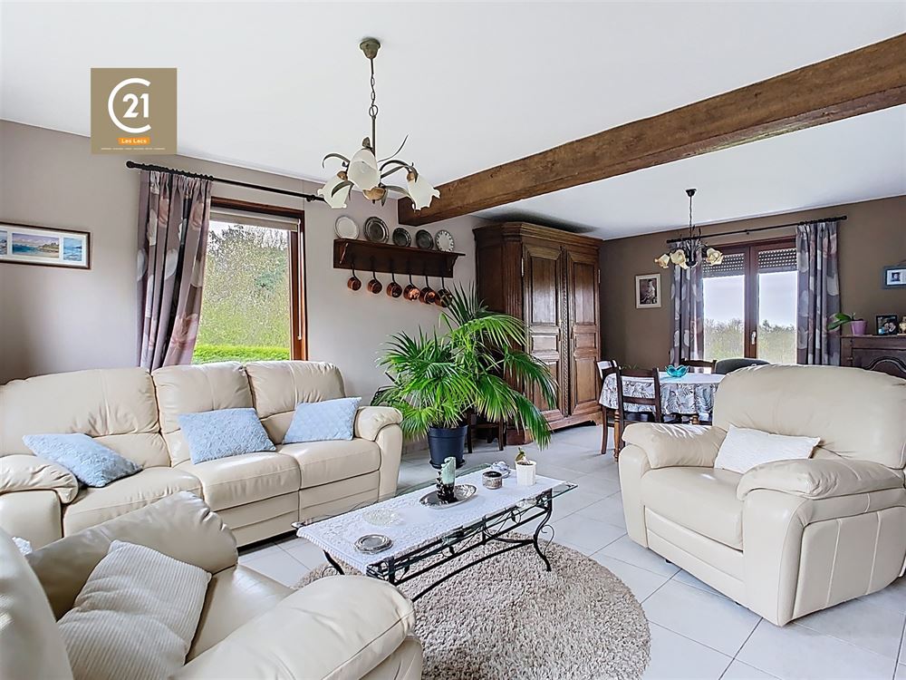 Belle Villa offrant 2 chambres, garage et jardin