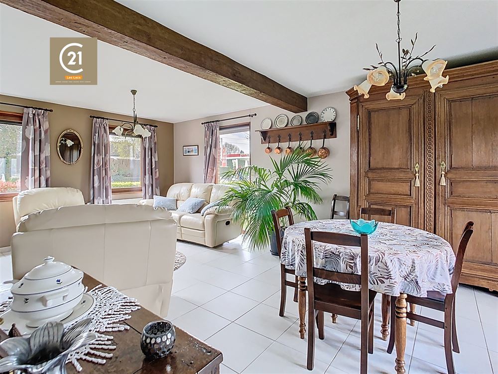 Belle Villa offrant 2 chambres, garage et jardin