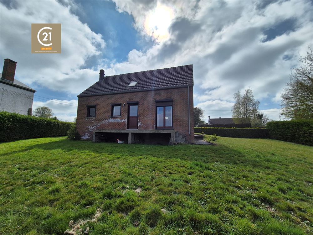 Belle Villa offrant 2 chambres, garage et jardin