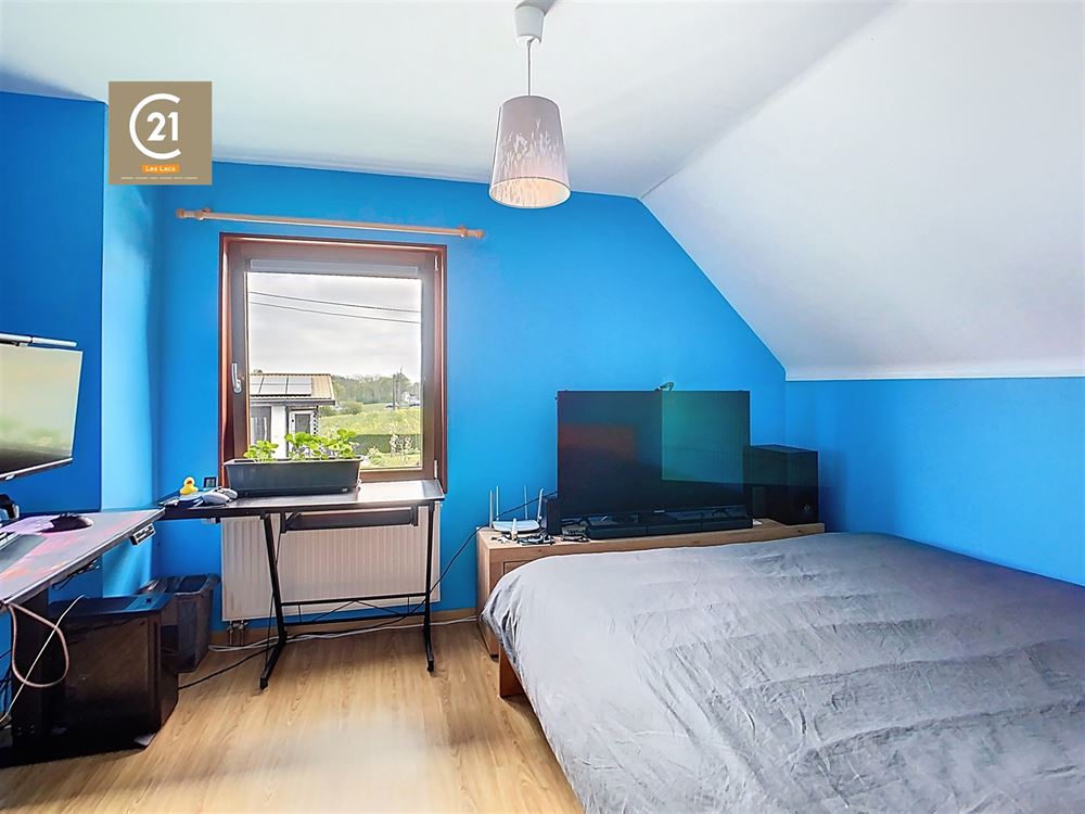 Belle Villa offrant 2 chambres, garage et jardin