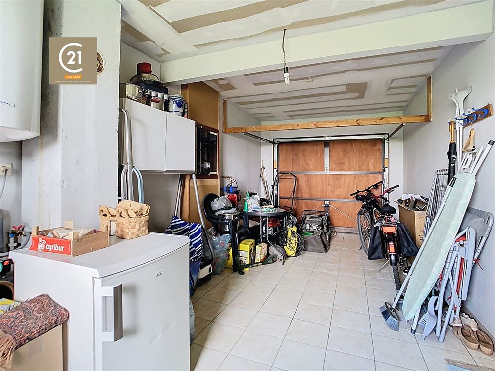 Belle Villa offrant 2 chambres, garage et jardin