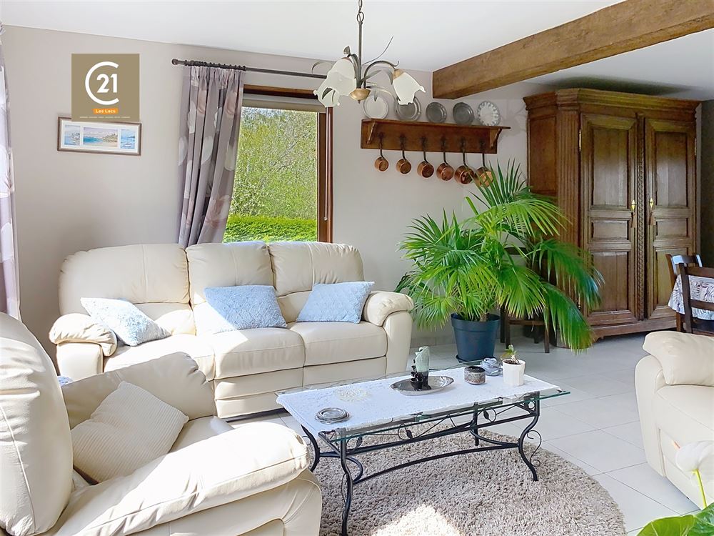 Belle Villa offrant 2 chambres, garage et jardin