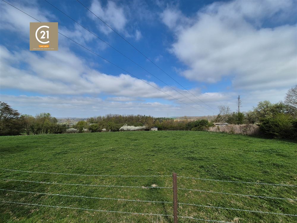 Belle Villa offrant 2 chambres, garage et jardin