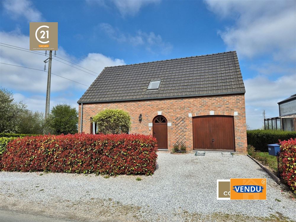 Belle Villa offrant 2 chambres, garage et jardin