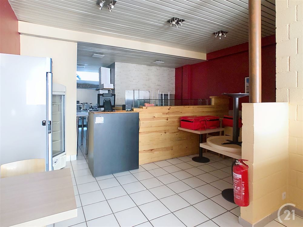 IMMEUBLE DE RAPPORT COMPOSE D'UNE SURFACE COMMERCI