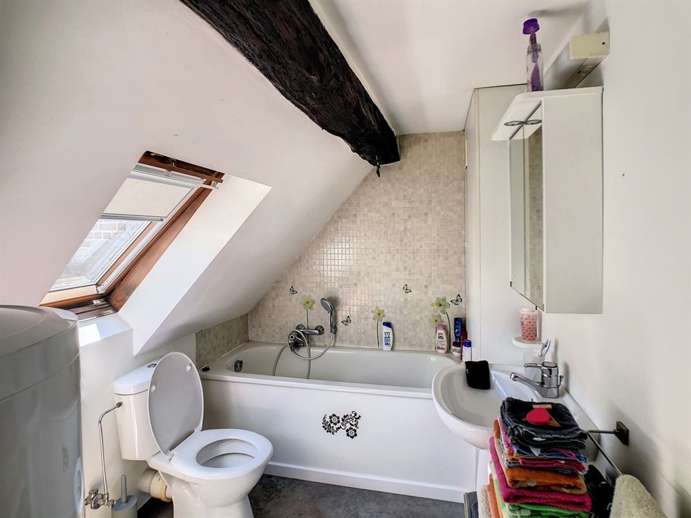 IMMEUBLE DE RAPPORT COMPOSE D'UNE SURFACE COMMERCI