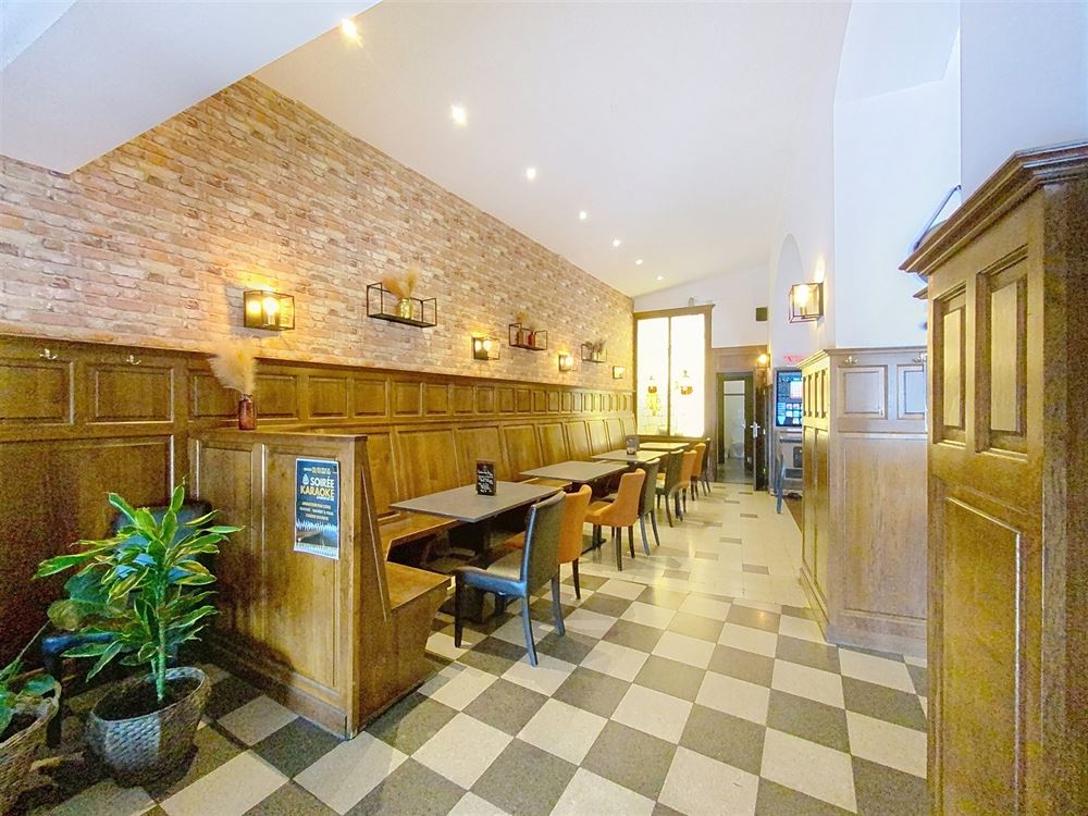 IMMEUBLE DE RAPPORT SUR LA PLACE DE METTET