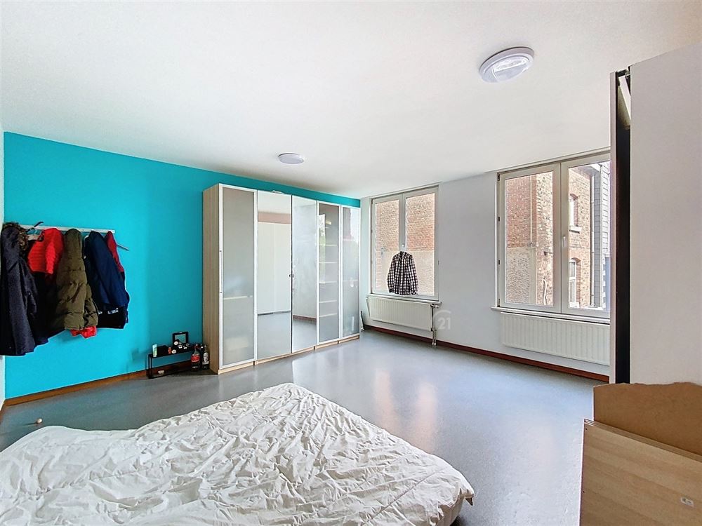 IMMEUBLE DE RAPPORT SUR LA PLACE DE METTET