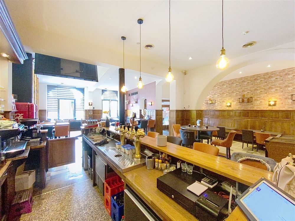 IMMEUBLE DE RAPPORT SUR LA PLACE DE METTET