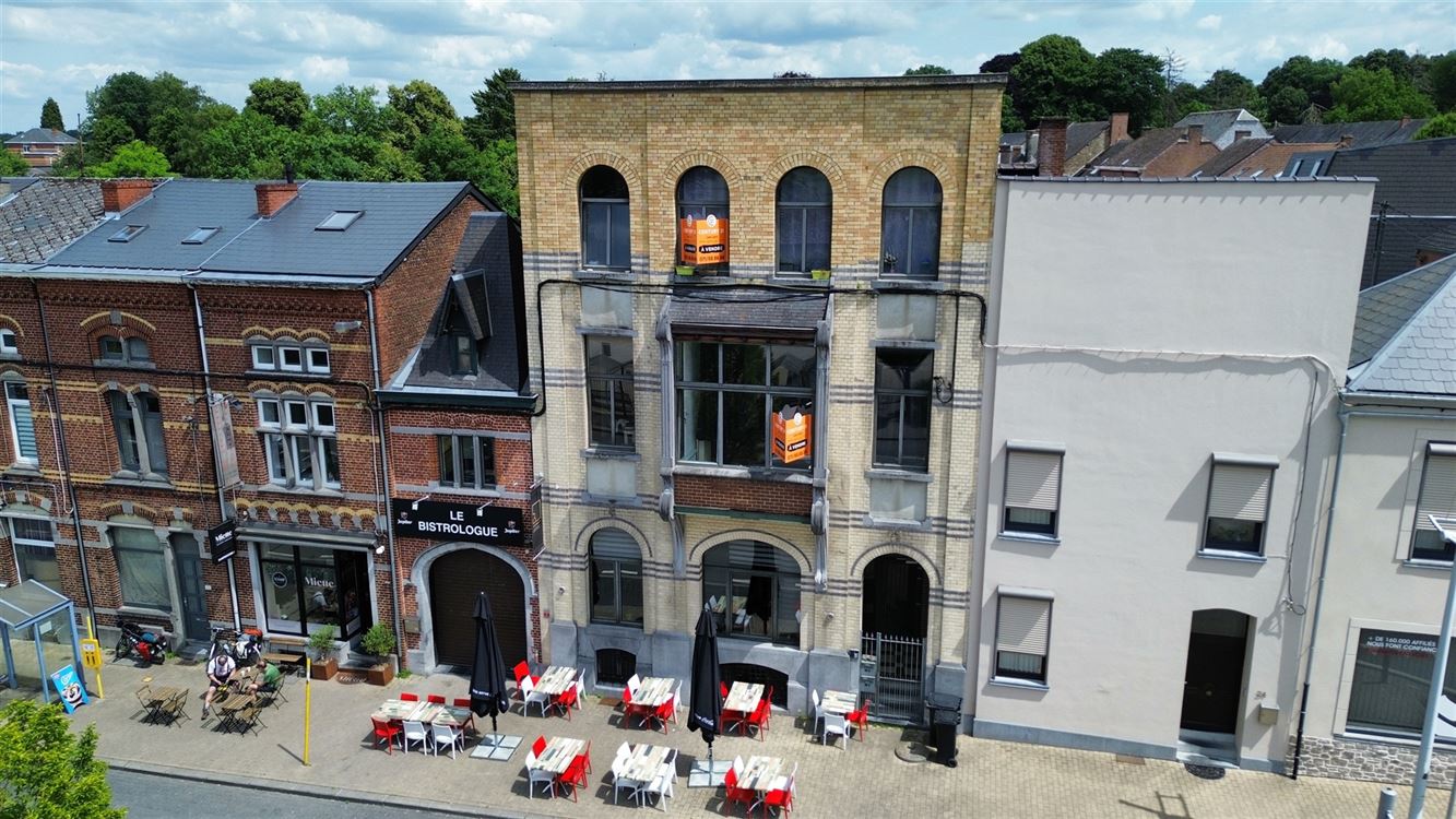 IMMEUBLE DE RAPPORT SUR LA PLACE DE METTET