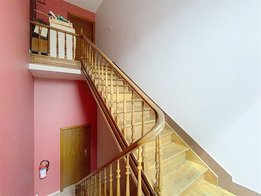 IMMEUBLE DE RAPPORT SUR LA PLACE DE METTET