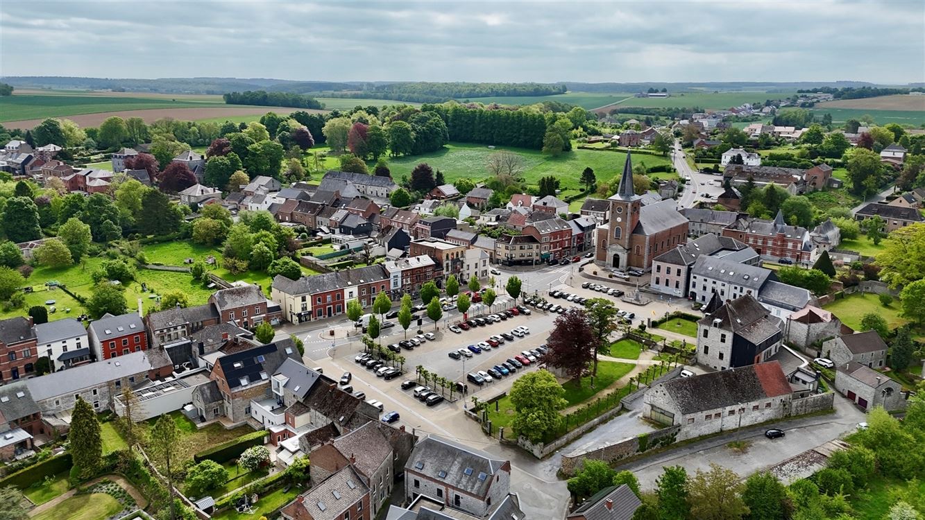 IMMEUBLE DE RAPPORT SUR LA PLACE DE METTET