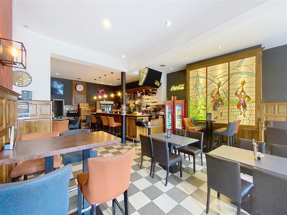 IMMEUBLE DE RAPPORT SUR LA PLACE DE METTET