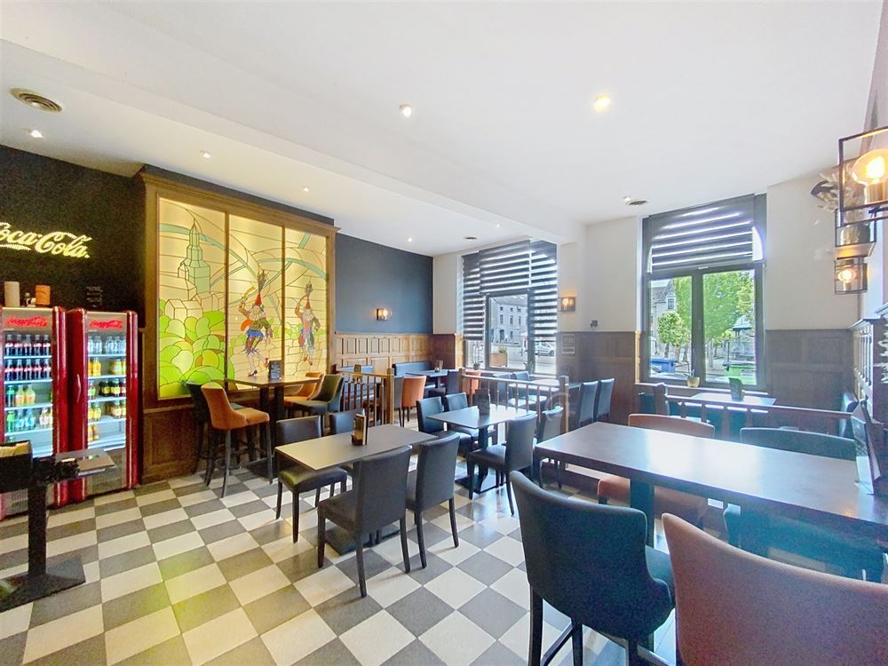 IMMEUBLE DE RAPPORT SUR LA PLACE DE METTET