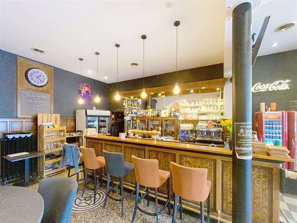 IMMEUBLE DE RAPPORT SUR LA PLACE DE METTET