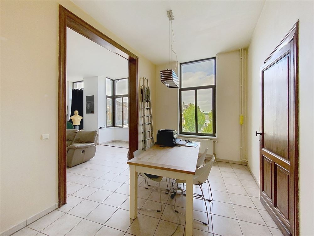 IMMEUBLE DE RAPPORT SUR LA PLACE DE METTET