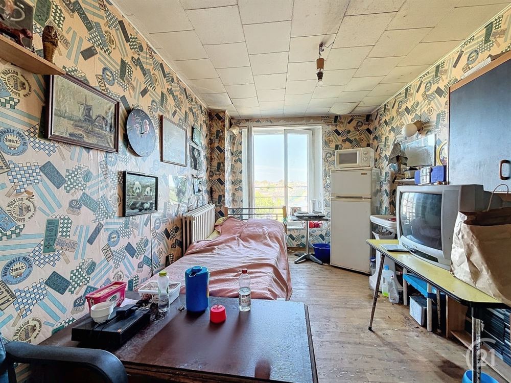 BEL IMMEUBLE DE RAPPORT - 8 STUDIOS - SURFACE COMME
