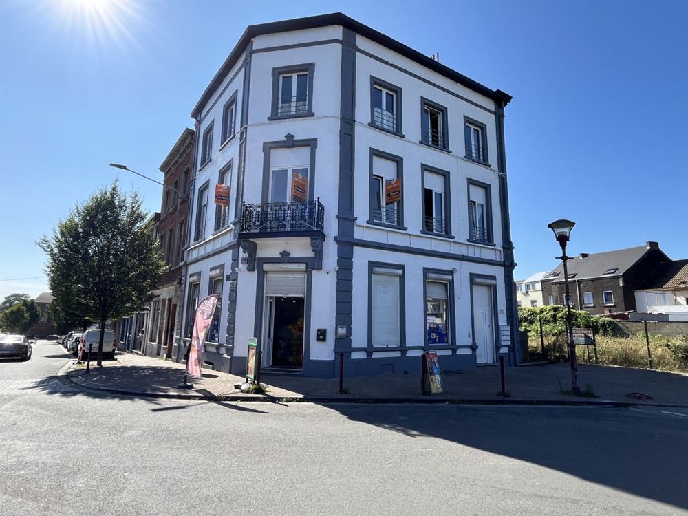 BEL IMMEUBLE DE RAPPORT - 8 STUDIOS - SURFACE COMME