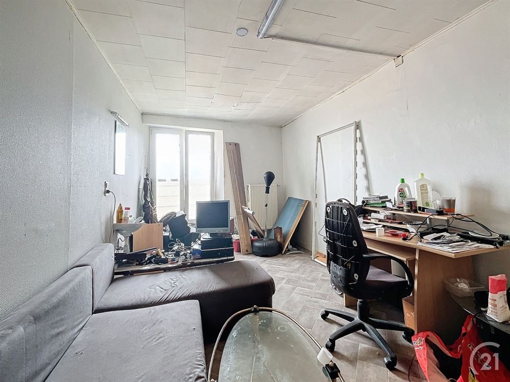 BEL IMMEUBLE DE RAPPORT - 8 STUDIOS - SURFACE COMME