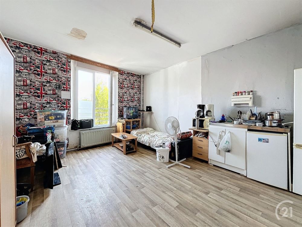 BEL IMMEUBLE DE RAPPORT - 8 STUDIOS - SURFACE COMME